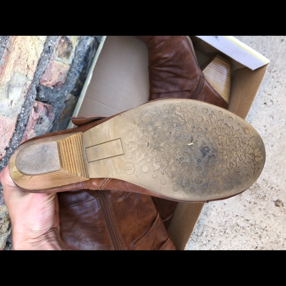 Boots - Picture 4 of 8